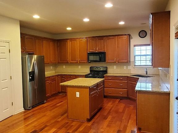 5th image of 559 Creek Valley Ct