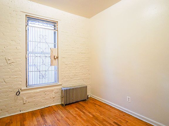 4th image of 425 W 46th St APT 4E