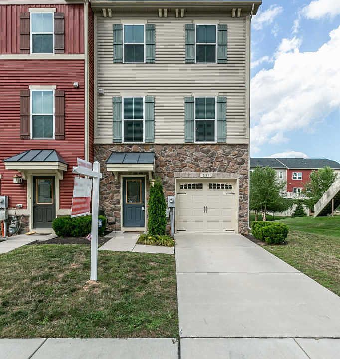 1st image of 591 Fox River Hills Way