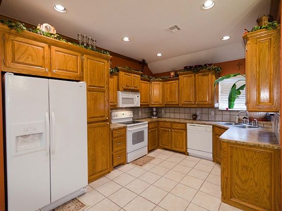 2nd image of 805 N Remington Way