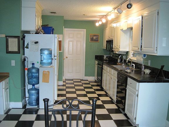 Crisp Cheery Kitchen