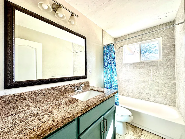 267 E Millett Ave — Photo 6