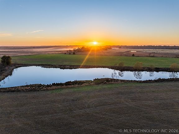 5th image of 110 E 220th Rd