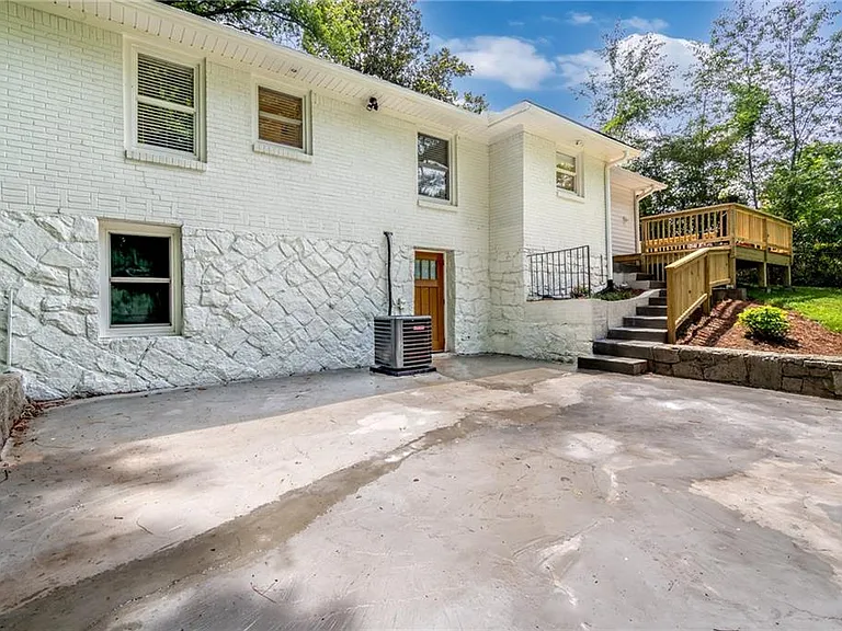 2093 Wildrose Dr — Photo 36