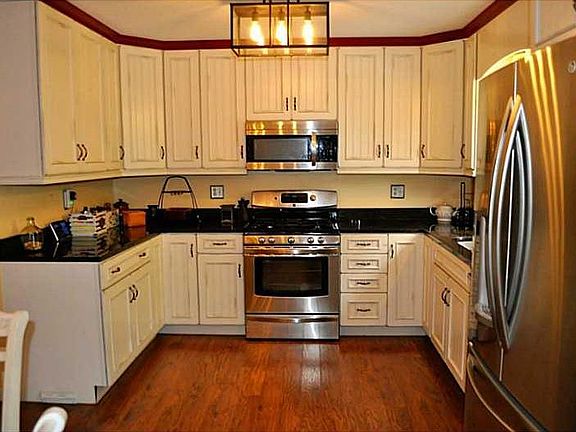 2nd image of 316 Eastview Dr
