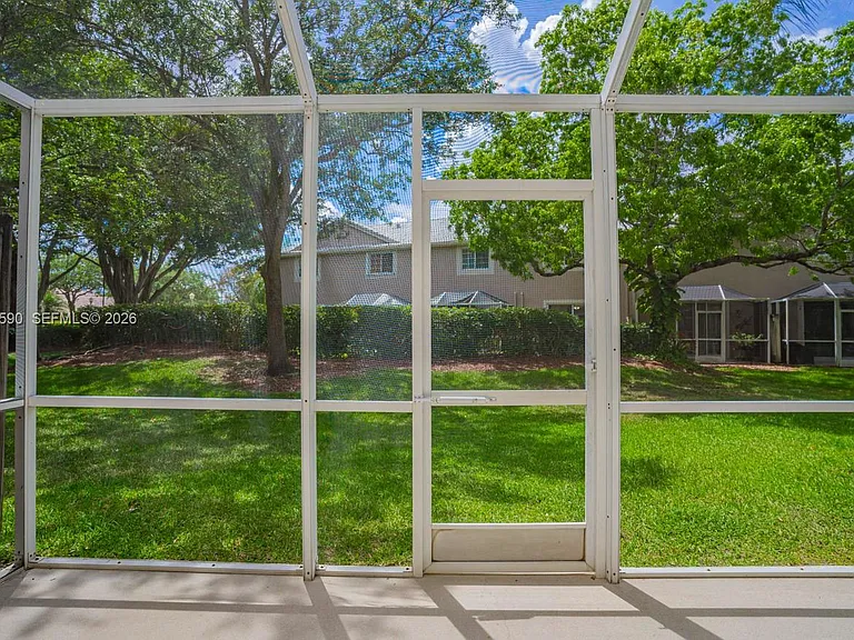 2098 Madeira Dr — Photo 37