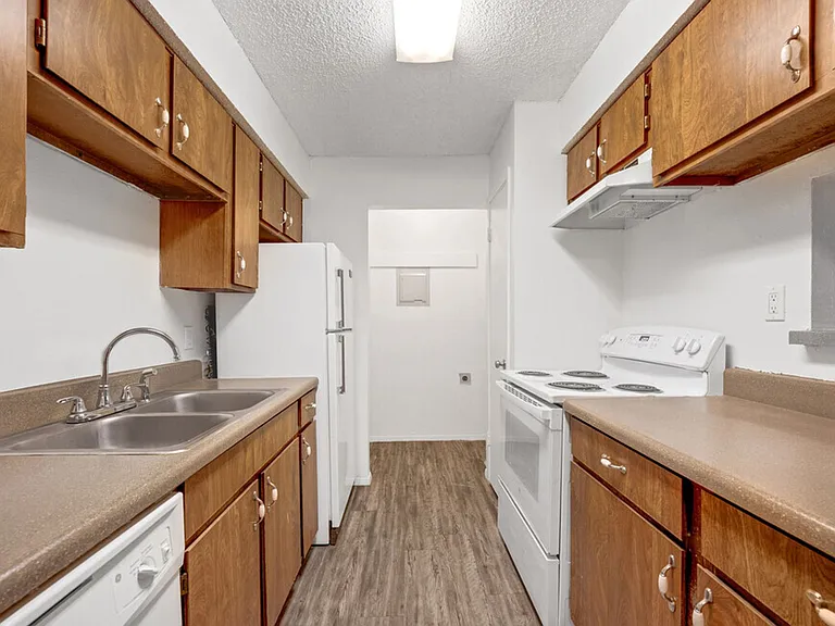 5321 S Loop 289 — Photo 18