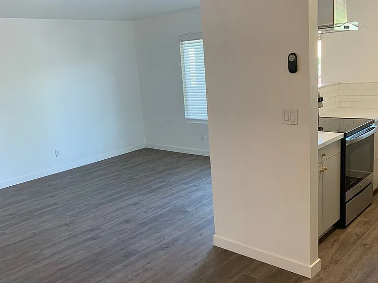 Now Available 1 & 2 Bedroom Renovated Apts! — Photo 8