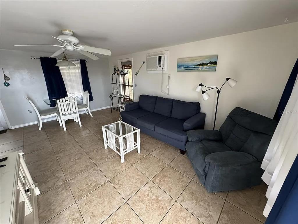 1 bed, 1.0 bath, 560 sqft, $1,125 — Photo 2