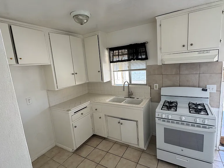 1215 E 8th St #1235 — Photo 3