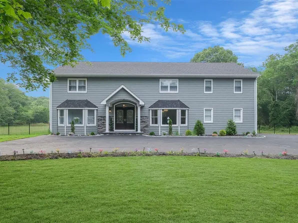 105 Church Road, Great River, NY 11739