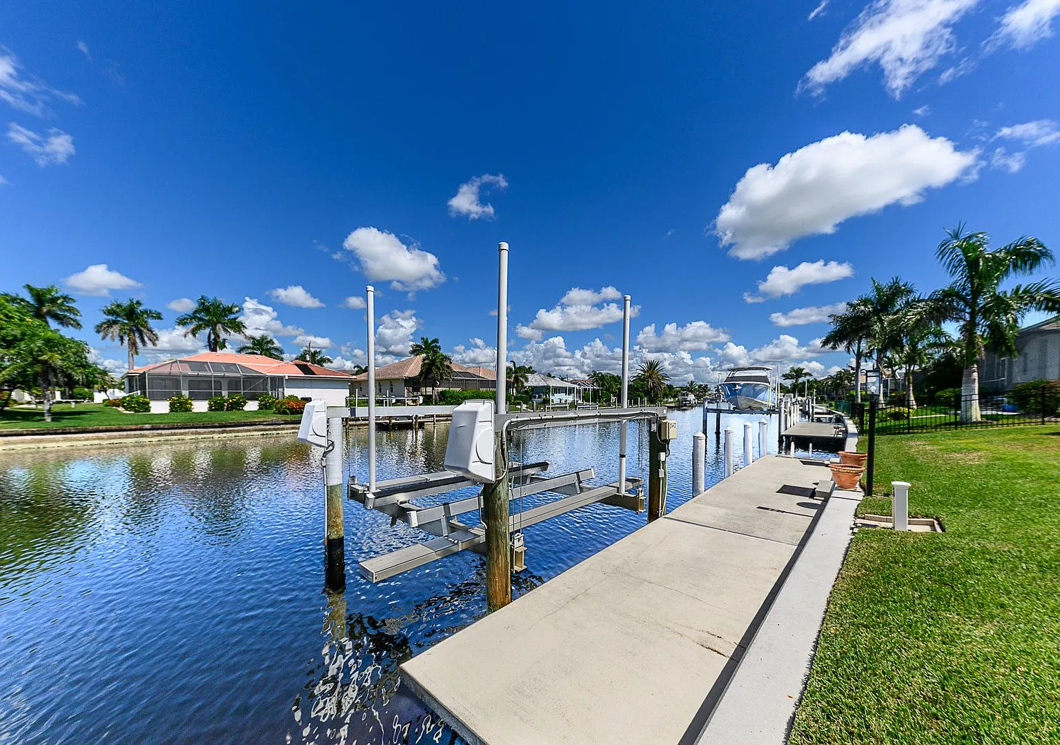 Unfurnished Annual Rental Waterfront Elegance in Burnt Store Isles — Photo 3