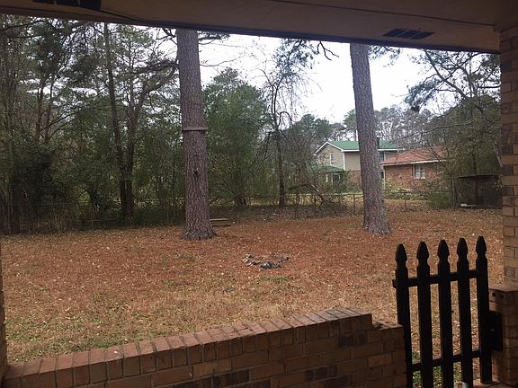 Hallmark Dr Backyard