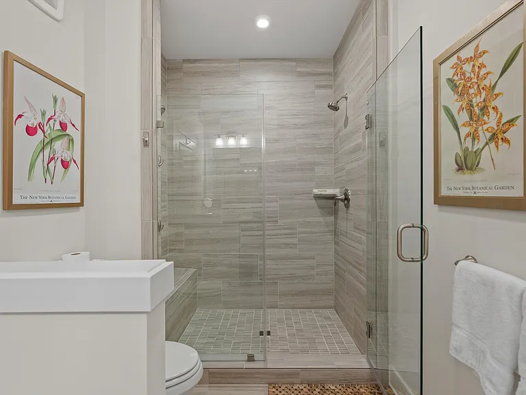 813 Rockwell Ave #813 — Photo 13