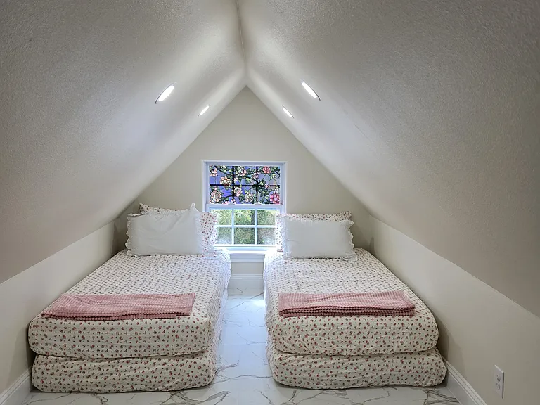 401 E Chestnut St — Photo 13