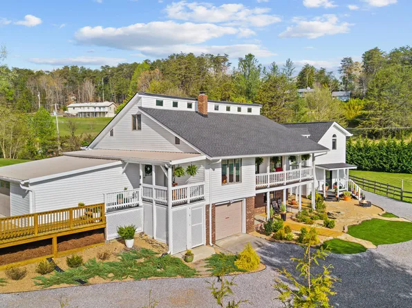 1945 Valley Woods Dr, Sevierville, TN 37862