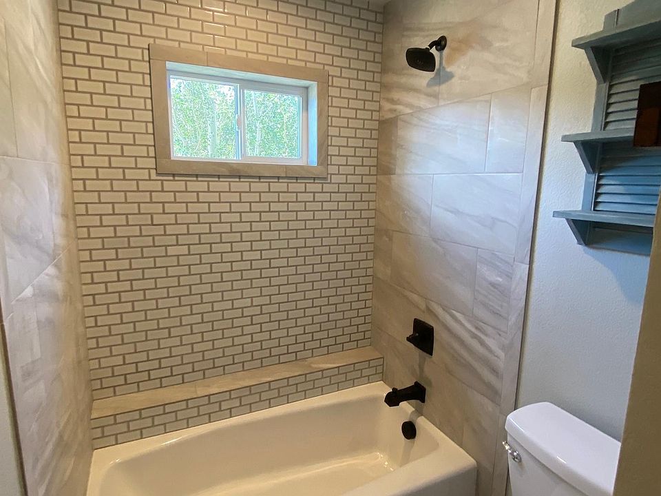 1st image of 520 W 4th St