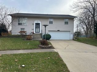 216 Green Ct, Streamwood, IL 60107