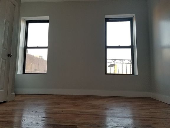 4th image of 434 W 163rd St APT 26