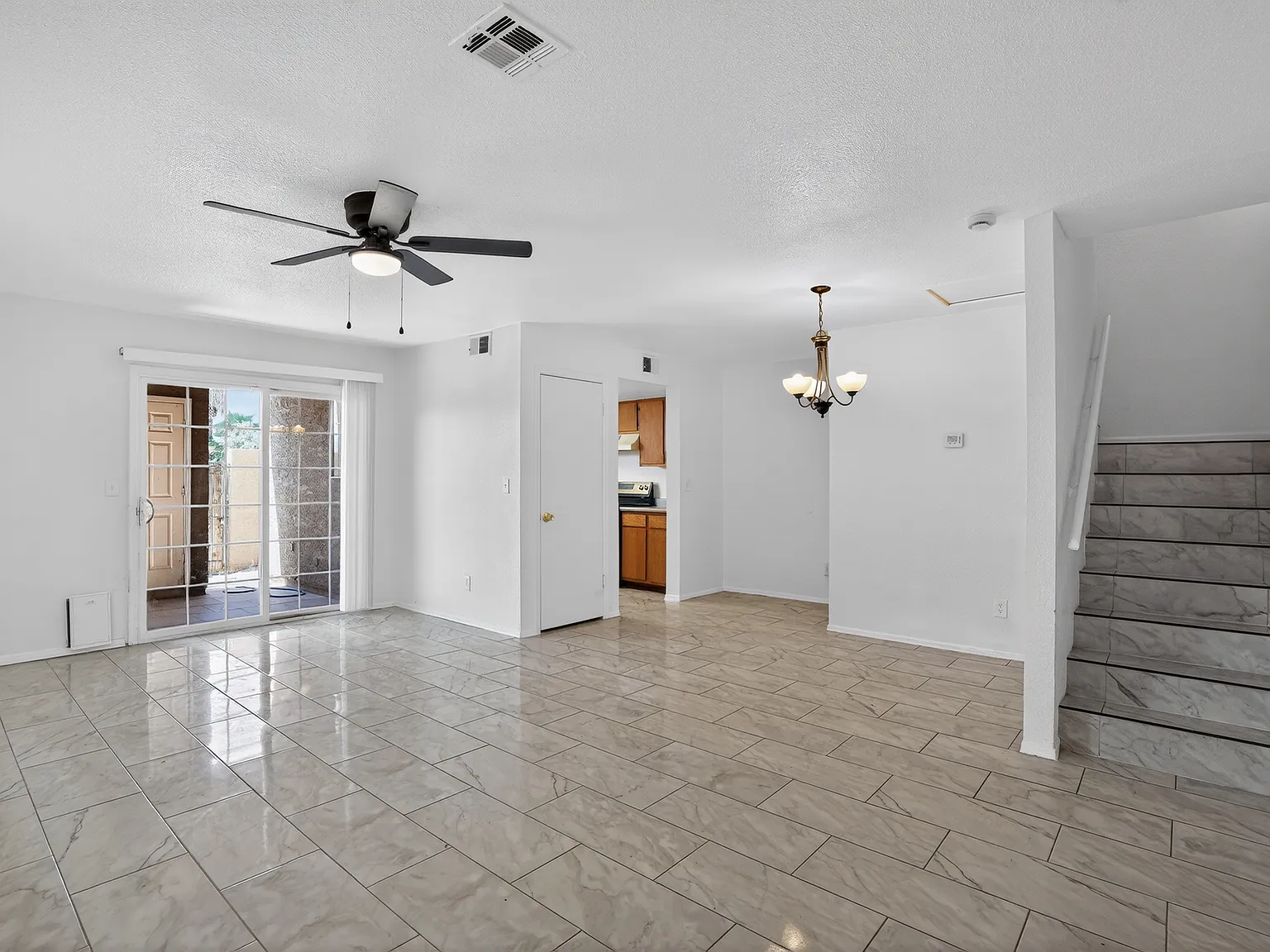 3 bed, 1216 sqft, $1,750 — Photo 3