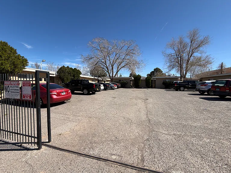 1100-1104 Palomas Dr SE — Photo 17