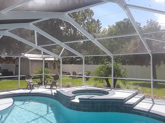 New Swimming pool and jacuzz