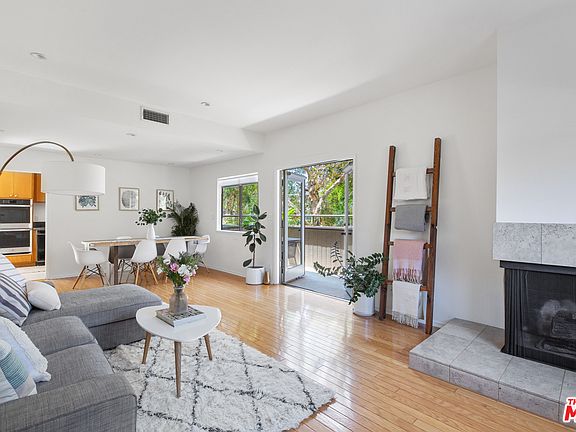 5th image of 1013 10th St APT 1