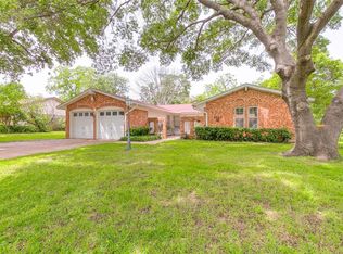 6928 Sandalwood Ln, Fort Worth, TX 76116