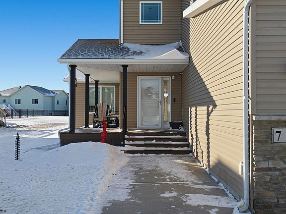 3rd image of 717 35th Ave E