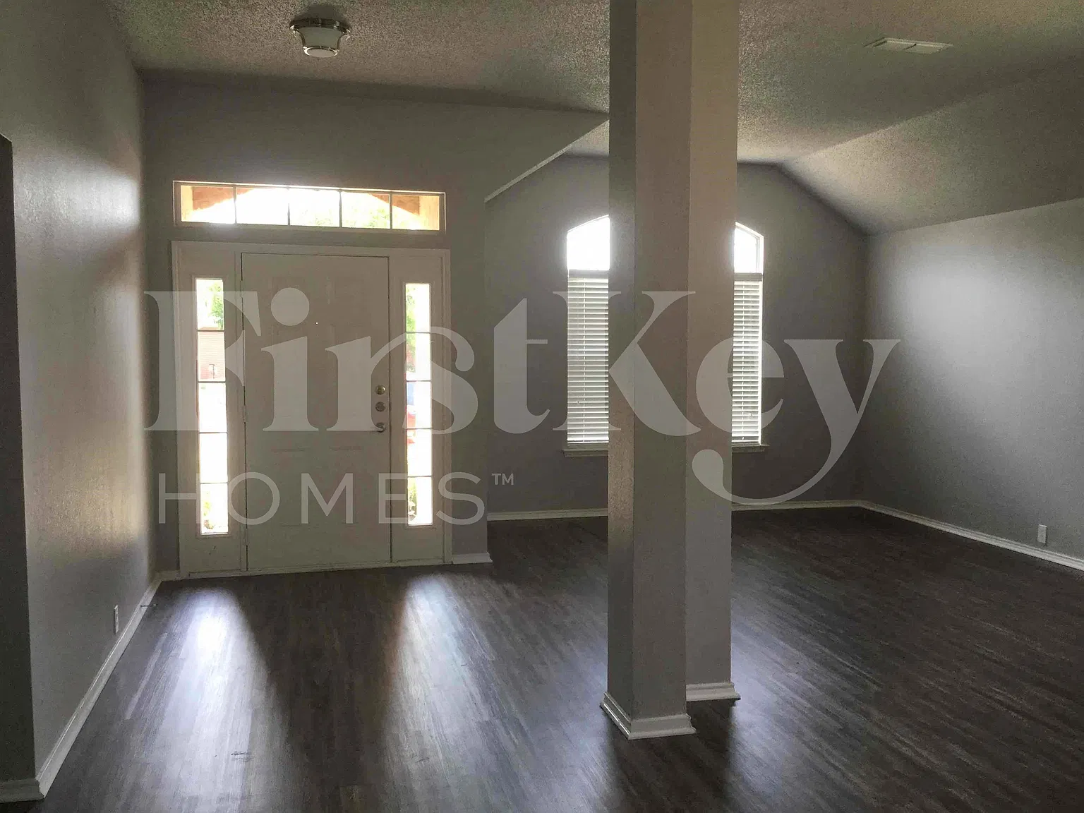 3 bed, 2.0 bath, 2234 sqft, $2,340 — Photo 2