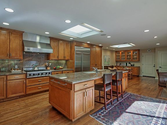 3rd image of 23 Alverno Ct