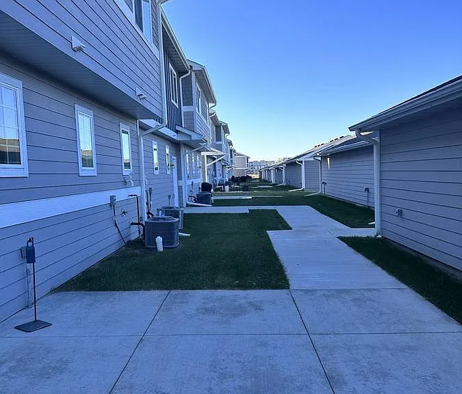 210 NW Common Pl — Photo 16