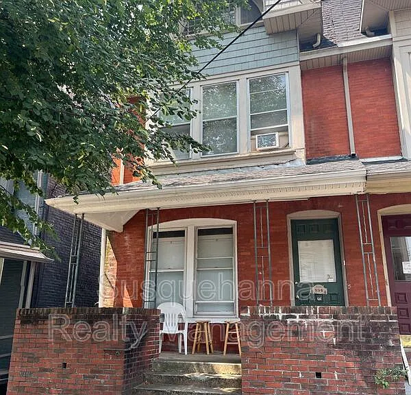 134 College Ave — Photo 1