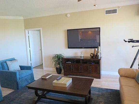 5th image of 501 Mandalay Ave APT 402