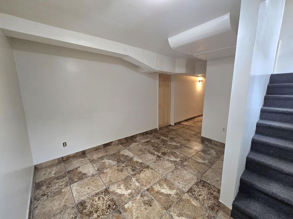 Entry/Living Room