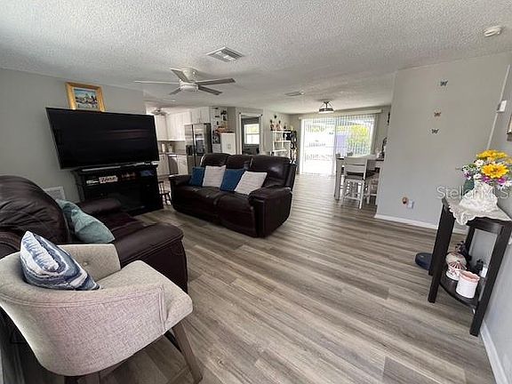 5th image of 9104 CRABTREE LANE