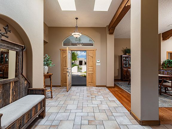 5th image of 13108 Canyon Edge Trl NE