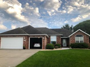 686 W Meadowgate Dr, Springfield, MO 65803