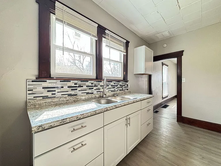 30-32 Lagonda Ave — Photo 3