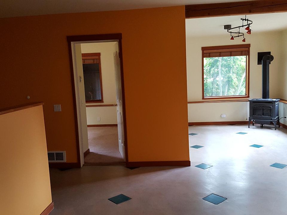 2nd image of 575 Luhn Ave