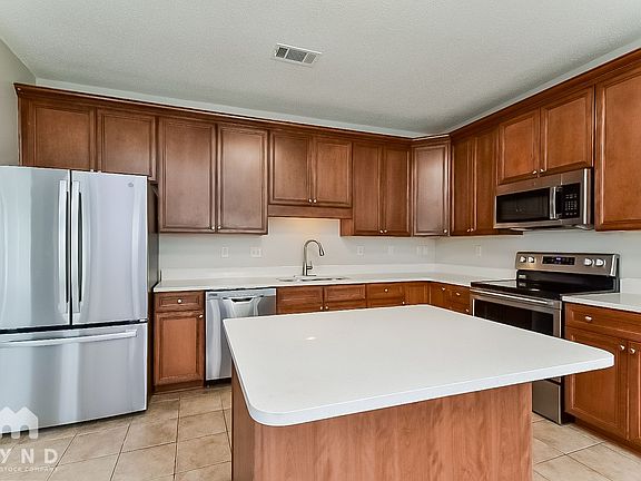 3rd image of 4050 Sidlehill Dr