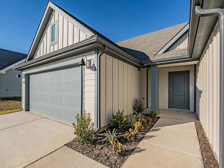 764 Primrose Ln — Photo 3