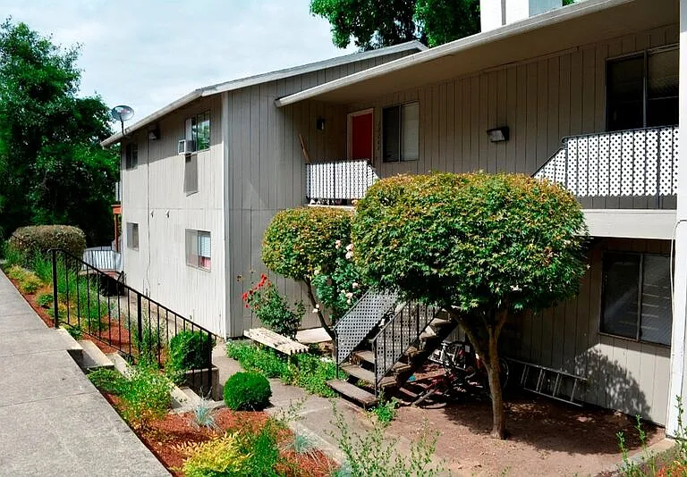 10068 SW Garrett St — Photo 1