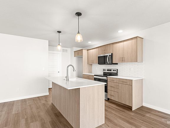 4th image of 7434 W Trumbull Ct