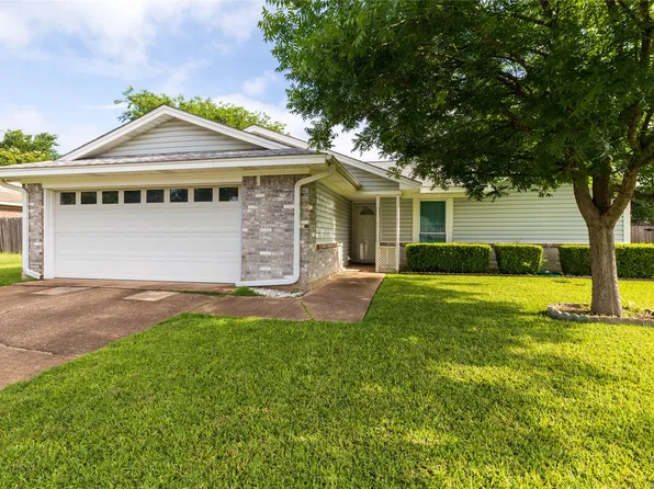 1309 Mercedes St, Benbrook, TX 76126