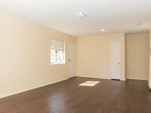 3rd image of 5903 Cahuenga Blvd APT 9