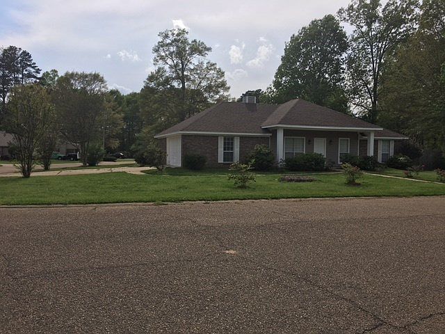 2nd image of 616 Parkview Dr