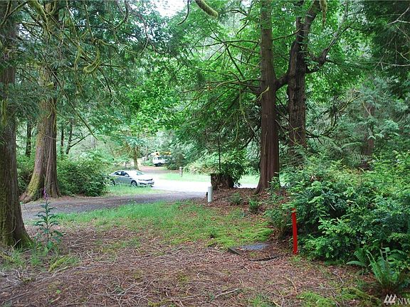 4th image of 319 E Pointes Dr