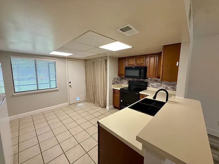 1515 Huntington Ln #117 — Photo 7