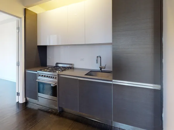 666 West End Avenue image 7 of 14